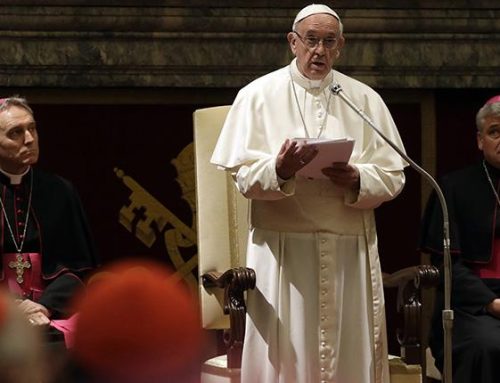 El papa pide superar el machismo en la Curia y afirma que las monjas trabajan mejor