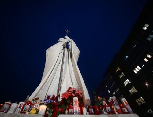 Noche tranquila para el papa, que se ha levantado y continúa con su actividad laboral en el hospital