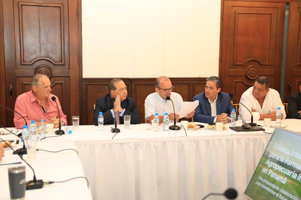 GOBIERNO CREARÁ CENTRO 8