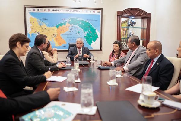 presidente-se-reume-con-diputados 1