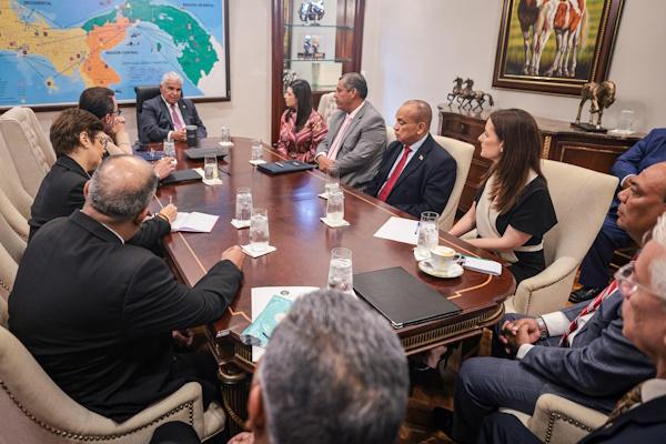 presidente-se-reume-con-diputados 2