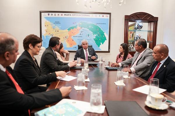 presidente-se-reume-con-diputados 3