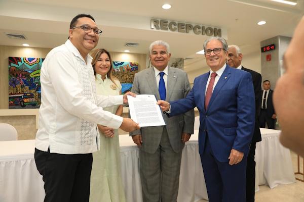 PRESIDENTE MULINO INAUGURACIÓN COLÓN4