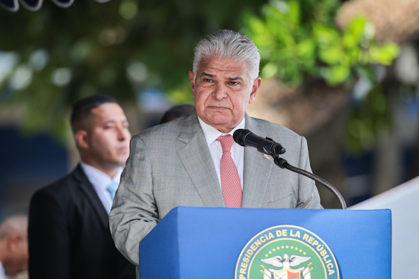 PRESIDENTE GRADUACIÓN AGENTES 8