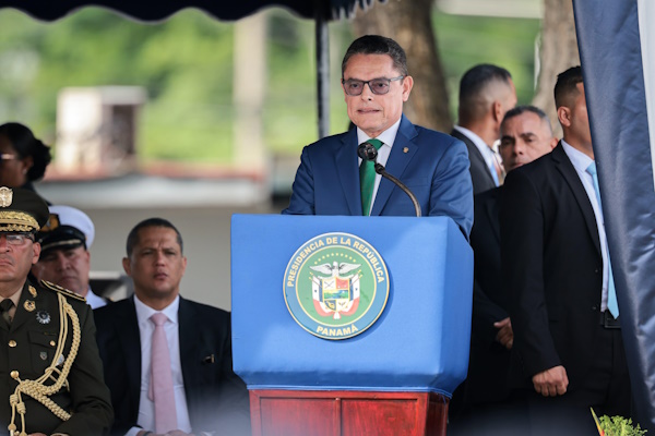 PRESIDENTE GRADUACIÓN AGENTES 9