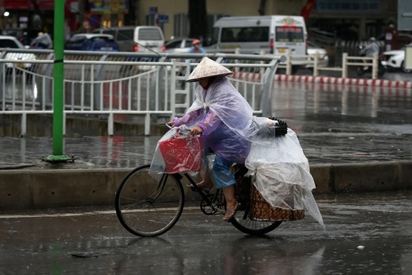 Al menos tres muertos, diez heridos y unas 10.000 casas dañadas en Vietnam por el tifón Kajiki