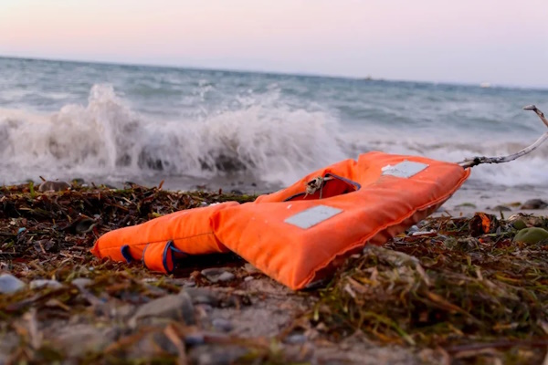 Mauritania rescata unos 20 cadáveres y a 17 supervivientes tras un naufragio rumbo a Canarias