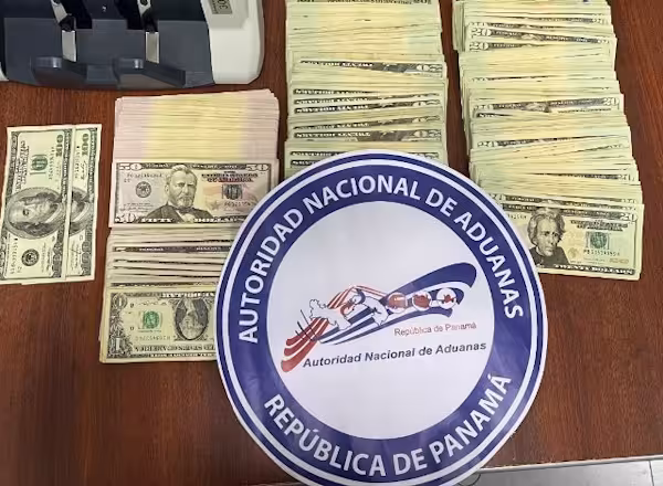 Aduanas realiza retención de pasajeros colombianos en Panamá