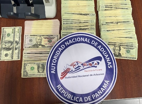 Aduanas realiza retención de pasajeros colombianos en Panamá