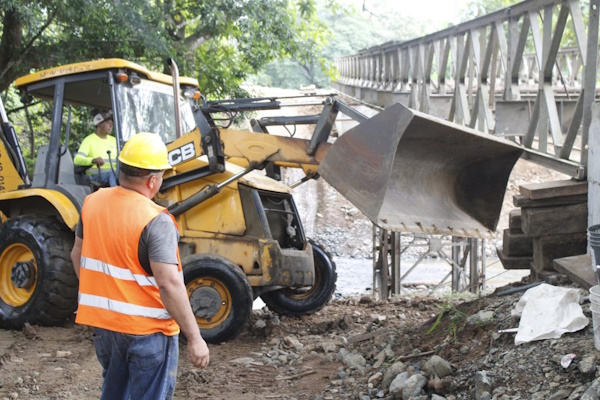 Puente modular en El Faldar, distrito de Macaracas, provincia de Los Santos, presenta un 85% de avance