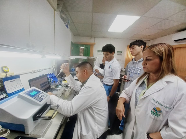 Estudiantes chitreanos visitan instalaciones de Estación de Bioensayos Rápidos del MIDA, en la provincia de Los Santos