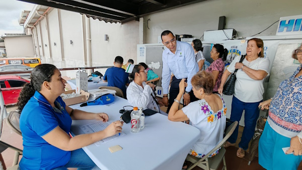 MINSA de Los Santos participan en feria de salud para adultos mayores