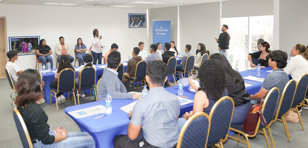 IFARHU formaliza firma de contratos con estudiantes del Concurso de Oratoria y del  Convenio MINSA–IFARHU