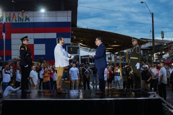 Panamá y Costa Rica fortalecen amistad en histórica ceremonia de intercambio de banderas