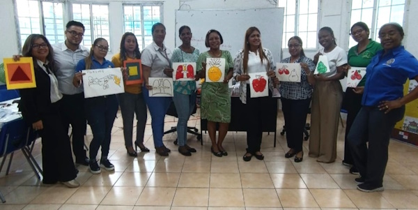 Docentes y padres del IPHE en la provincia de Colón, aprenden a confeccionar materiales inclusivos para estudiantes ciegos