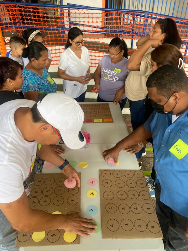 Padres del PEP realizan taller para aprender a reconocer las habilidades de sus hijos