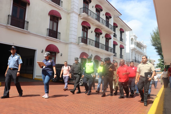 Progresan preparativos para desfiles del 3 y 4 de noviembre en Panamá