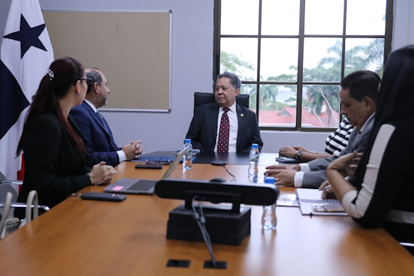 Autoridades del MINSA y MIDES de Panamá, sostienen reunión de acercamiento para fortalecer el Programa de Padrino Empresario