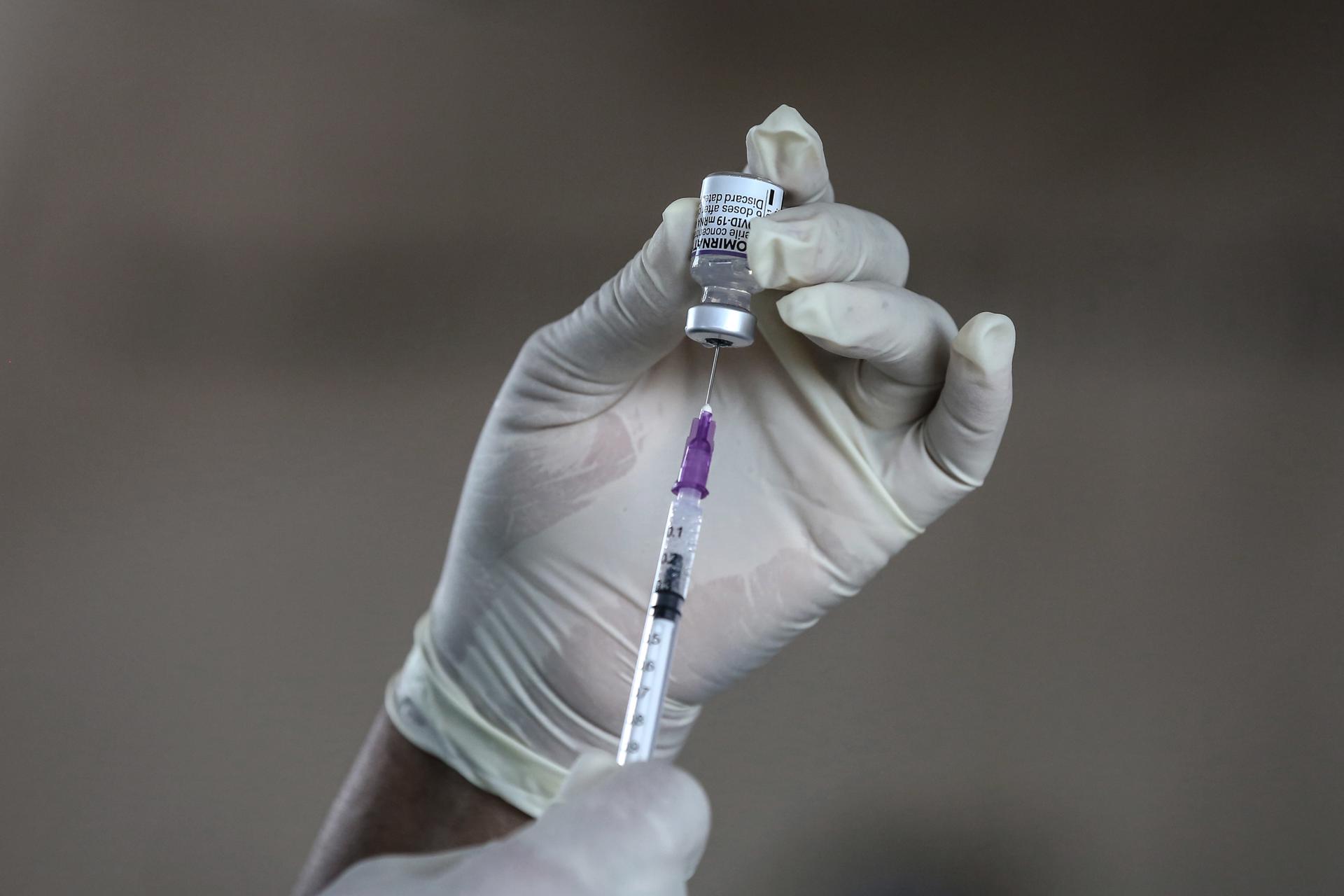 EE.UU. autoriza vacunas de Moderna y Pfizer contra las nuevas variantes de la covid