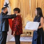 Presidente Cortizo Cohen impuso condecoración Marta Matamoros a la sindicalista Sonia Ortega García