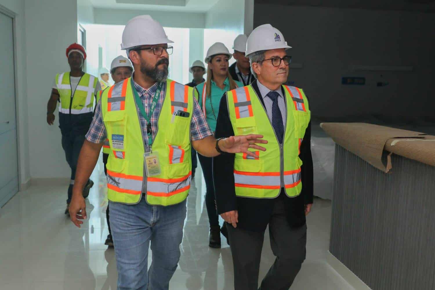 Ministro de Salud inspecciona obras en hospital Manuel Amador Guerrero en Colón