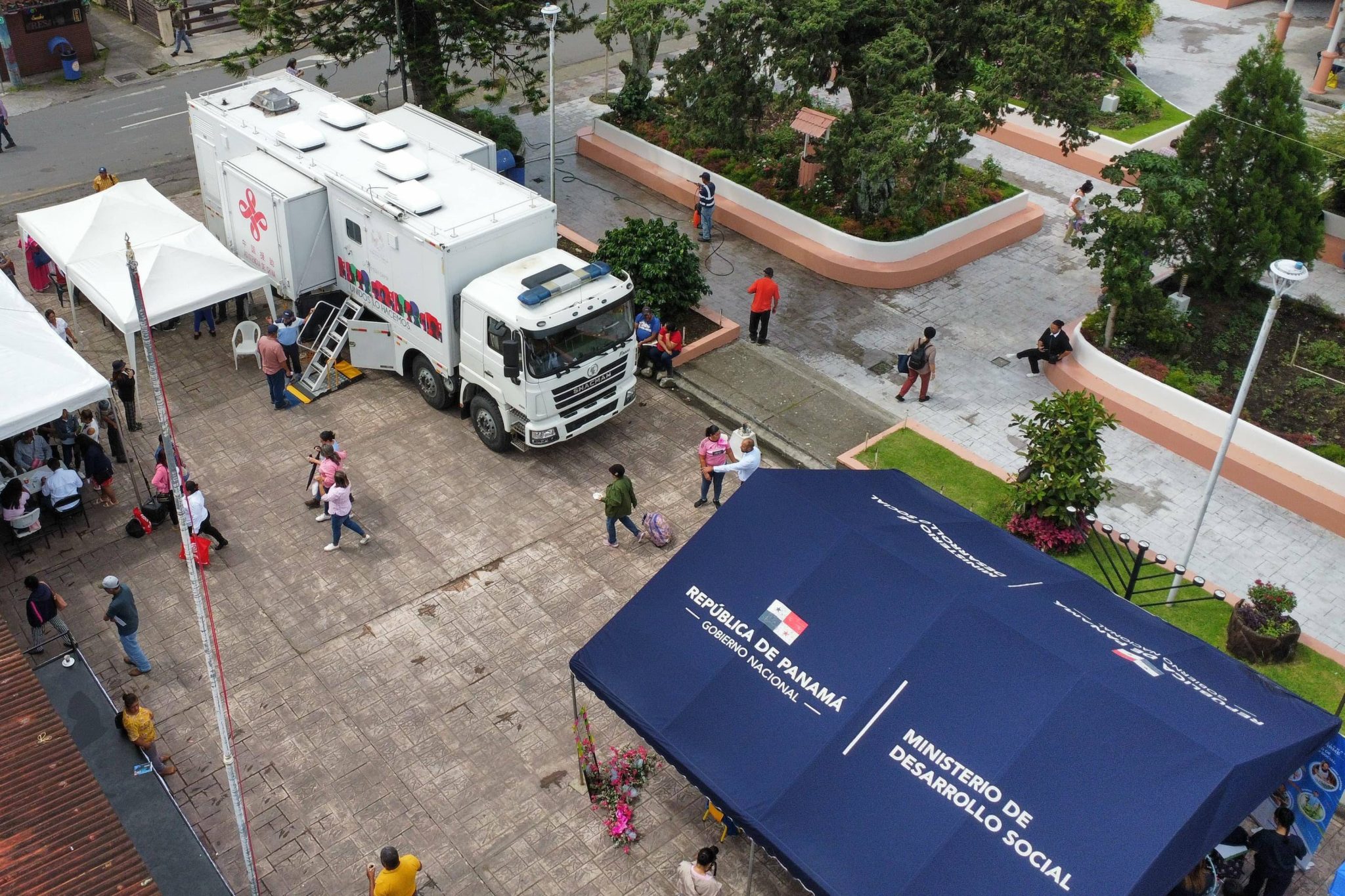 Las Clínicas Móviles “Amor Sobre Ruedas” continúan brindando servicios de salud a poblaciones vulnerables