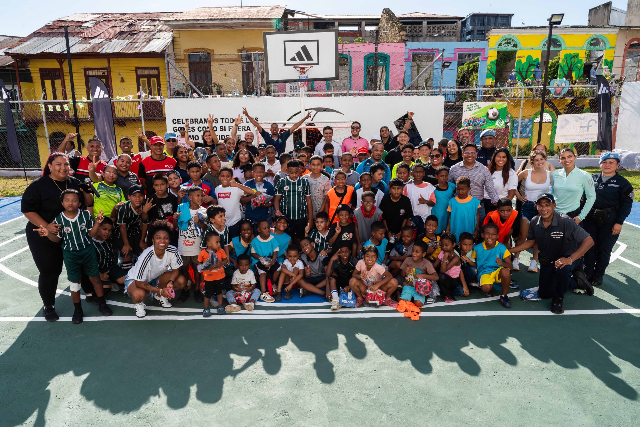 ADIDAS HACE ENTREGA DE CANCHAS REMODELADAS EN EL CHORRILLO JUNTO A LA FUNDACIÓN FÚTBOL CON CORAZÓN