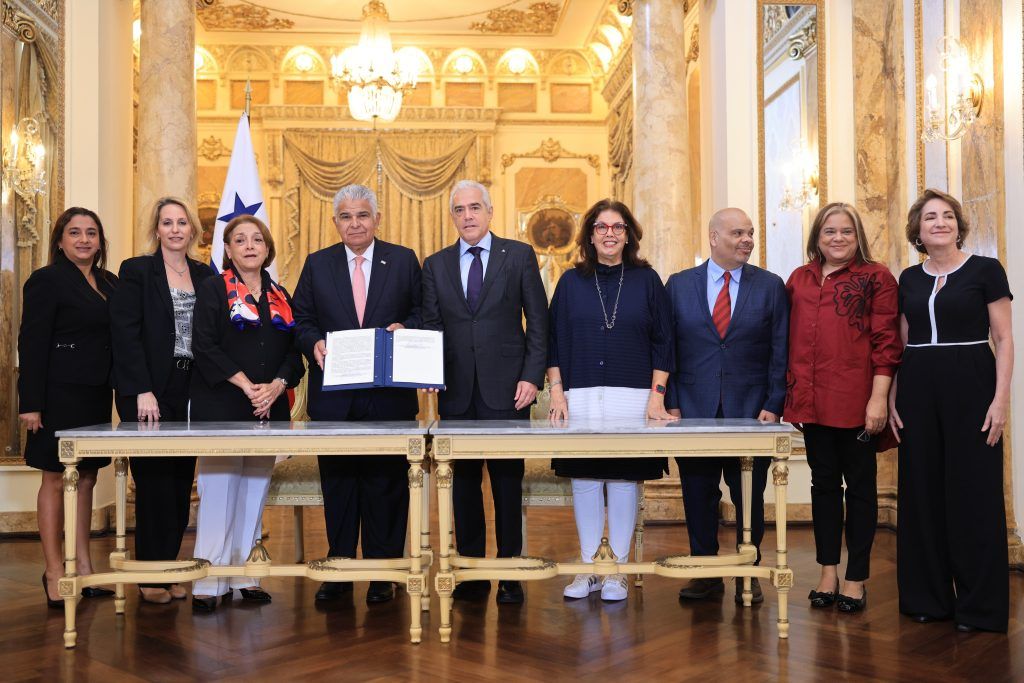 Presidente Mulino se compromete con la libertad de prensa, tras firmar las declaraciones de Chapultepec y de Salta II