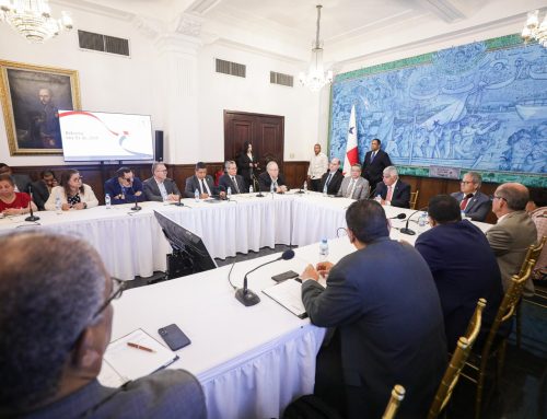 Presidente Mulino y su equipo explican proyecto de ley a Junta Directiva de CSS