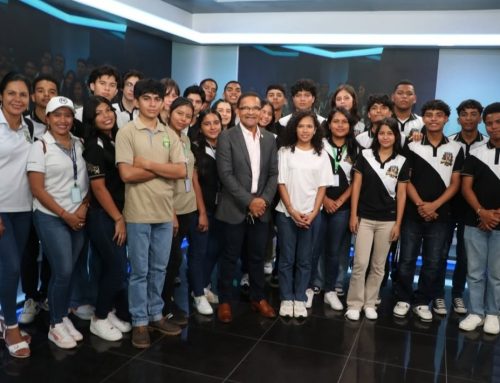 Visita de los estudiantes graduandos del Colegio Dr. Harmodio Arias Madrid