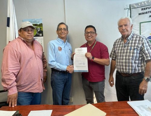 Entrega de certificación agroindustrial a hacienda Café Rogusta Panamá en Coclé