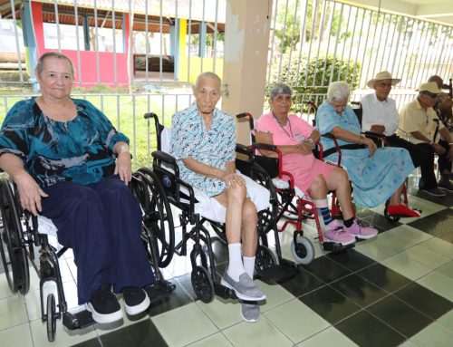 Adultos mayores del Hogar Bolívar disfrutaron de una jornada de esparcimiento organizada por el MIDES