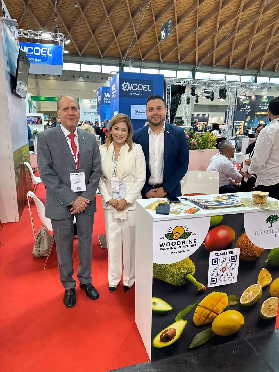 embajador de Panamá en Italia, coordinadora de la unidad de exportaciones de PROPANAMA, cónsul de Panamá. 1