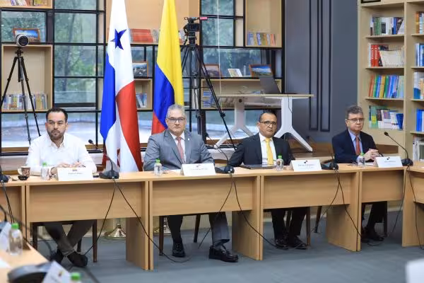 Autoridades coordinan para avanzar en proyecto de interconexión eléctrica.