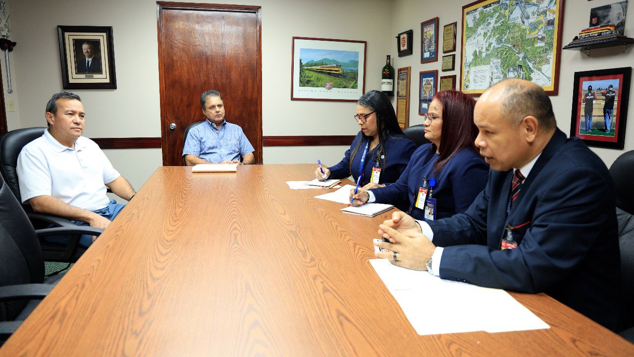 Contraloría inspecciona gestión del Ferrocarril de Panamá.