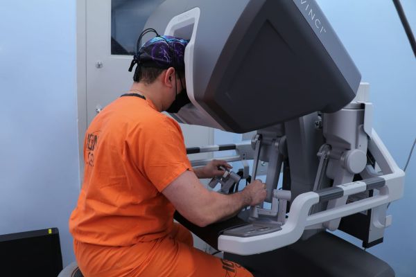 Programa de Cirugía Robótica beneficiará a 1,200 pacientes.