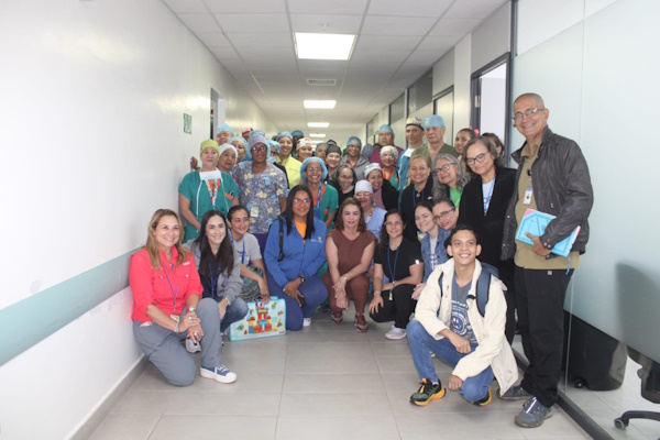 Una vez más el Hospital Dr. Luis "Chicho" Fábrega, de Veraguas, abrió sus puertas a la Fundación Operación Sonrisa, para realizar su Jornada Quirúrgica 2025, la cual beneficiará a más de 44 niños de las provincias de Panamá Oeste, Chiriquí y Veraguas con procedimientos quirúrgicos que transformarán sus vidas y la de sus familias.