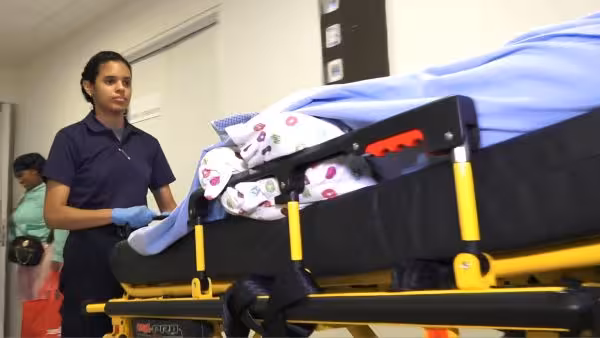 Trasladan pacientes de neurocirugía a Ciudad de la Salud.