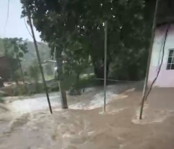 Comunidades corren riesgo de inundación.