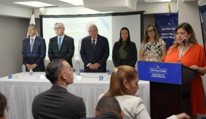 MOP recibe oferta para rehabilitación de carreteras.