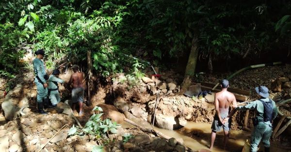 Aprehenden a Colombianos por minería ilegal.
