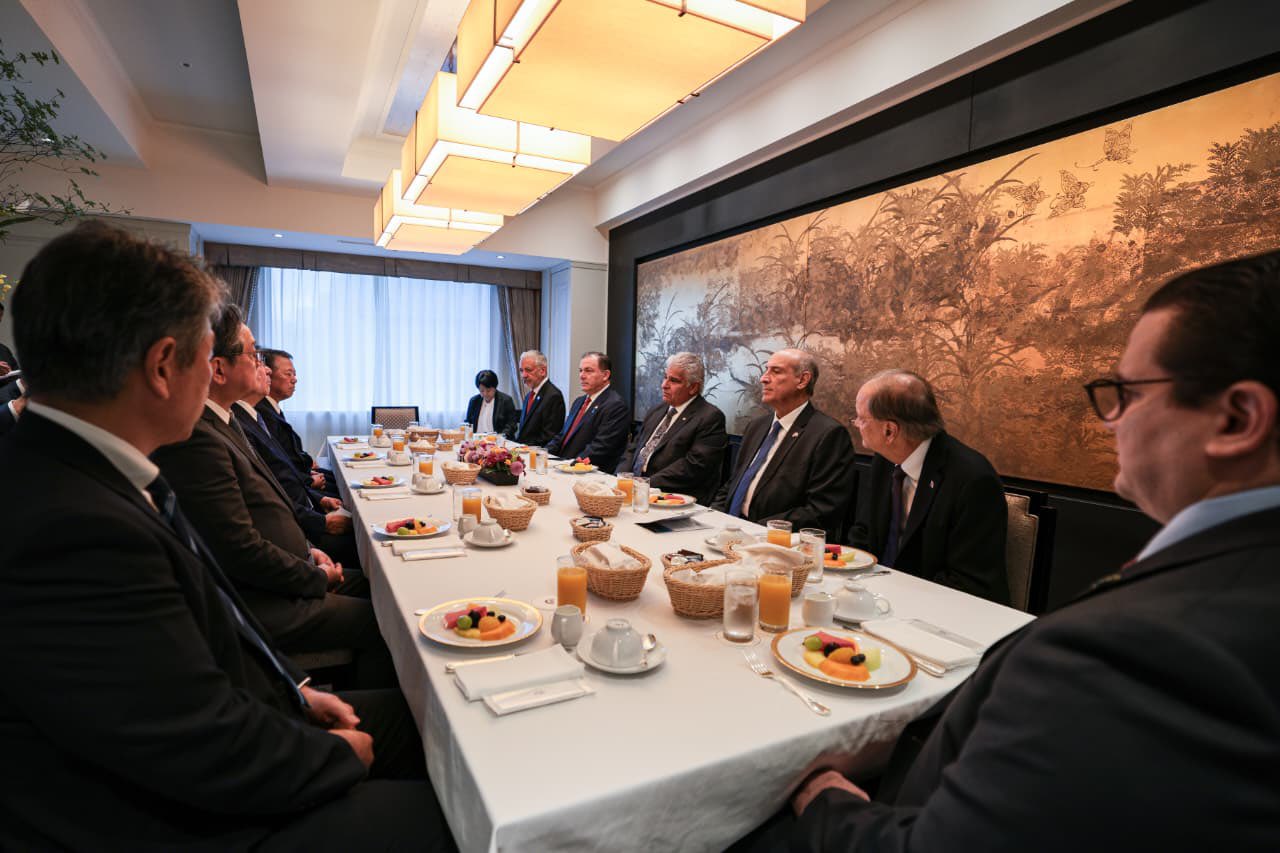 Panamá: Mulino se reúne con dueños de barcos de japón