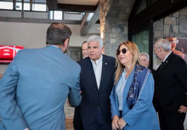 Mulino llega a New York para participar en reunión de la ONU.