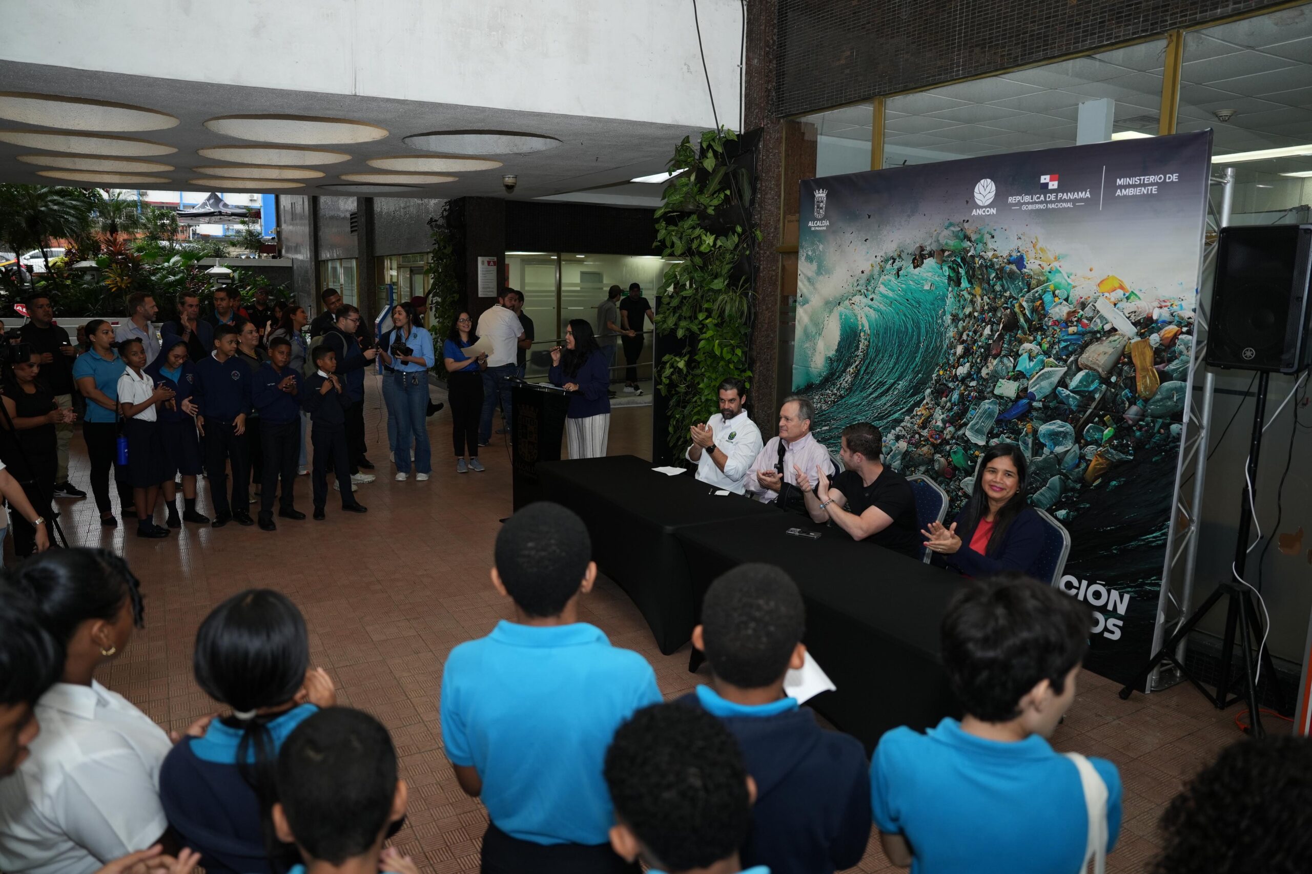 Culmina semana de la Revolución azul.