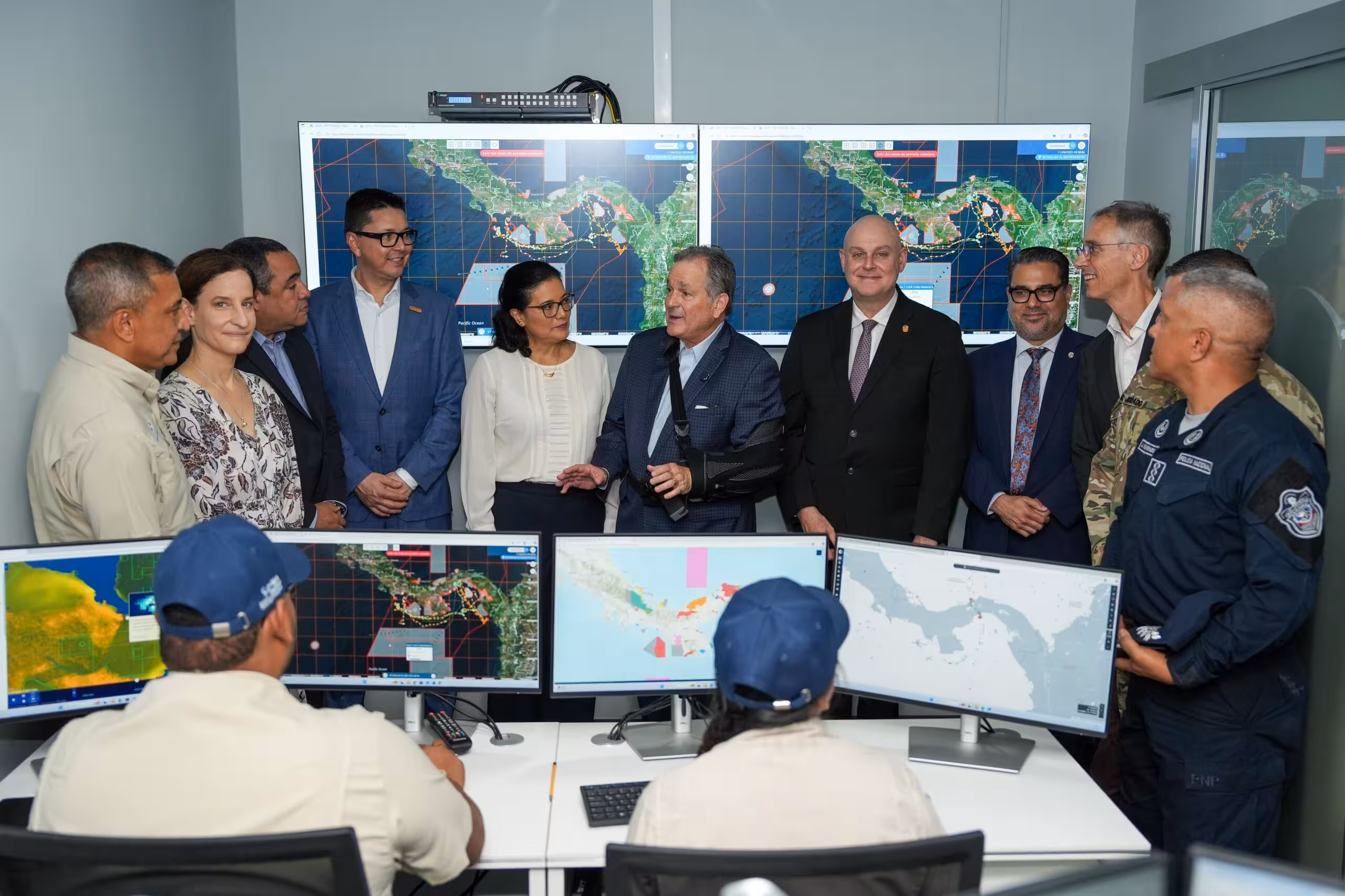 grupo institucional participa de la inauguración del centro de vigilancia