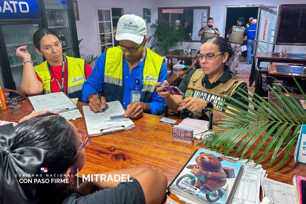 Inspectores del Mitradel llegan a negocios de Pedasí.