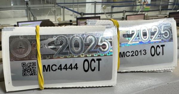 Placas y calcomanía de octubre están listas.