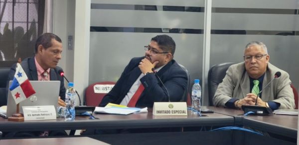 Director de SERTV sustenta presupuesto de la institución.