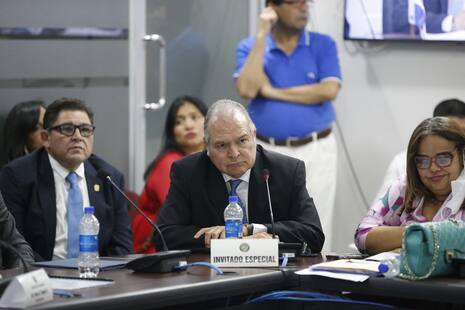 Ministro de obras públicas sustenta. presupuesto