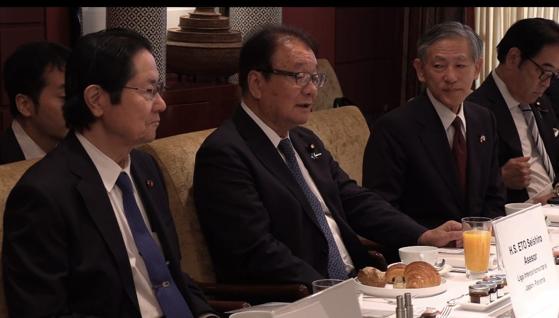 Gobierno de Panamá condecora a destacadas personalidad de japón